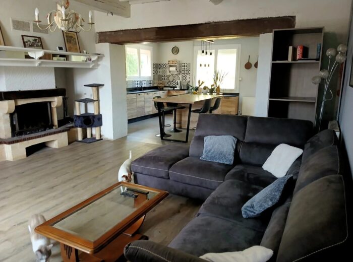Fermette comprenant 4 chambres sur 6,35ha avec dépendances – Maison ancienne à Vic-en-Bigorre