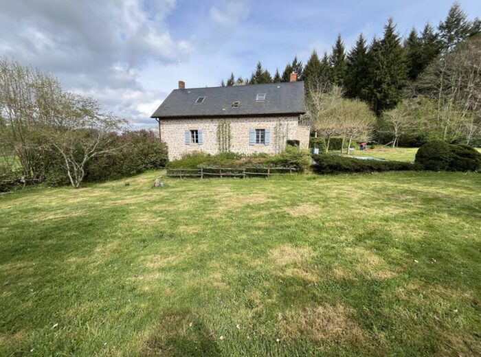 Maison rénovée au calme – Maison ancienne rénovée à Saint-Léger-sous-Beuvray