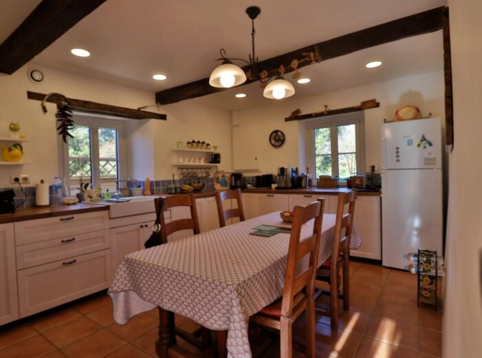 Une charmante maison de campagne dans un endroit paisible – Maison ancienne à TRIE-SUR-BAISE