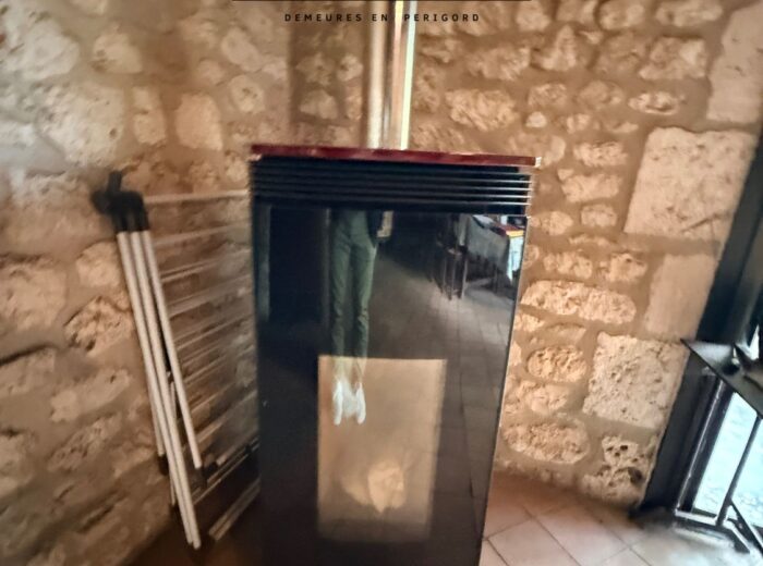 PROPRIÉTÉ EN PIERRE AU CŒUR DES VIGNES – Maison ancienne à Saint-Laurent-des-Vignes