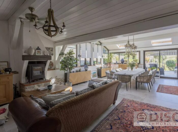 Propriété de charme avec piscine, jacuzzi et 7 hectares dans un… – Maison ancienne rénovée à Varen