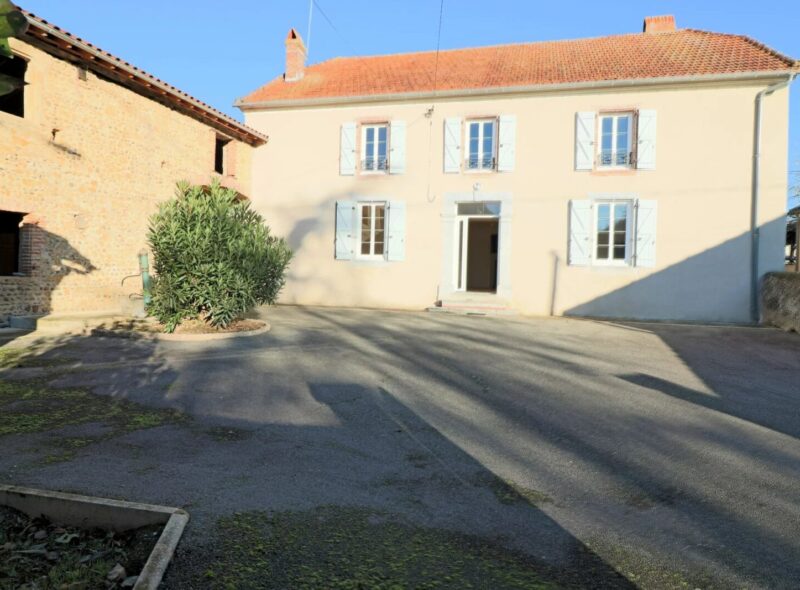 Maison ancienne avec dépendances à Maubourguet