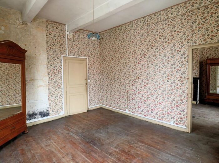 Grande maison de caractère/immeuble de rapport comprenant 7 chambres – Maison de caractère à Maubourguet