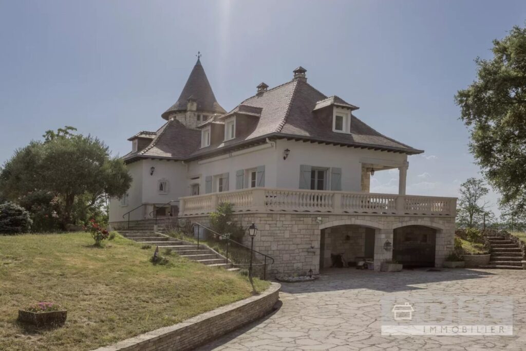 Magnifique propriété avec vues à 360° à 3 minutes du centre-ville de… – Maison ancienne à Caussade