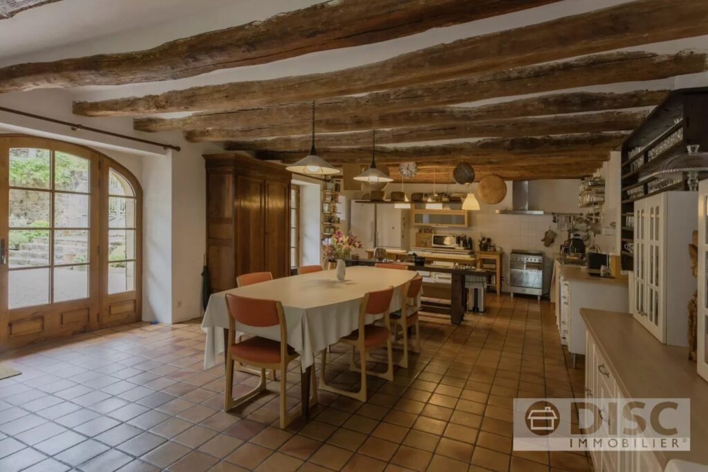 Magnifique propriété en bordure du village de Najac, offrant de… – Château à Najac
