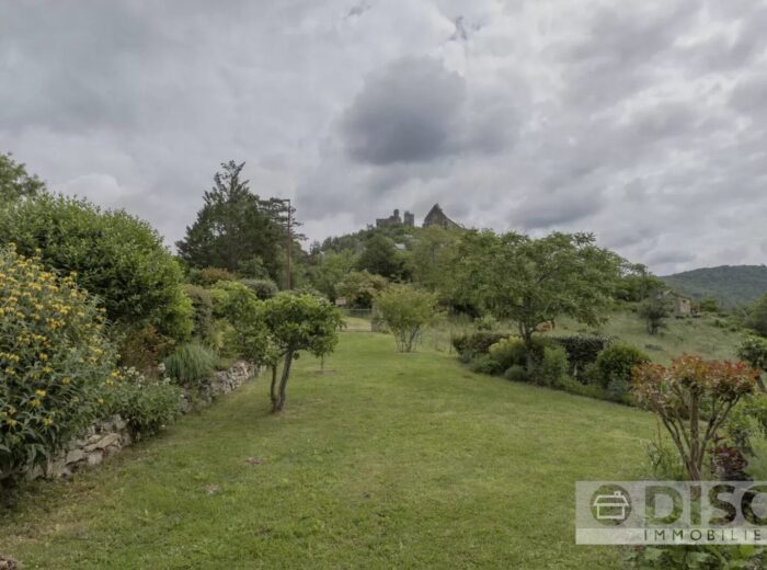 Magnifique propriété en bordure du village de Najac, offrant de… – Château à Najac