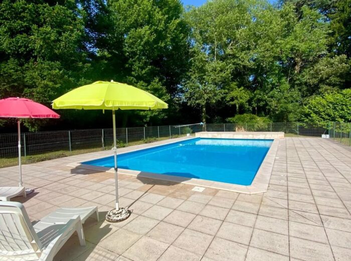 Château avec piscine à Miélan – Château à Miélan