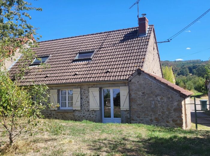 Maison avec jardin dans un hameau tranquille – Maison ancienne à Saint-Honoré-les-Bains