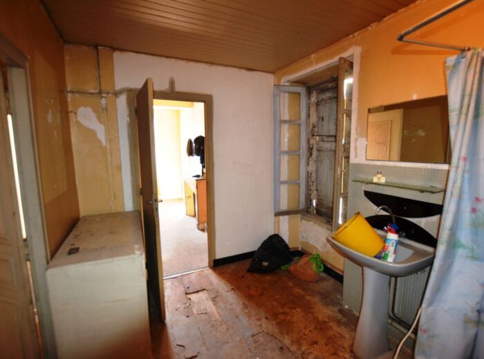 Exclusivité: immeuble (maison à usage d&rsquo;habitation avec garage… – Maison à rénover à Condom