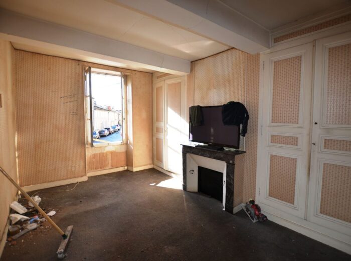 Exclusivité: immeuble (maison à usage d&rsquo;habitation avec garage… – Maison à rénover à Condom