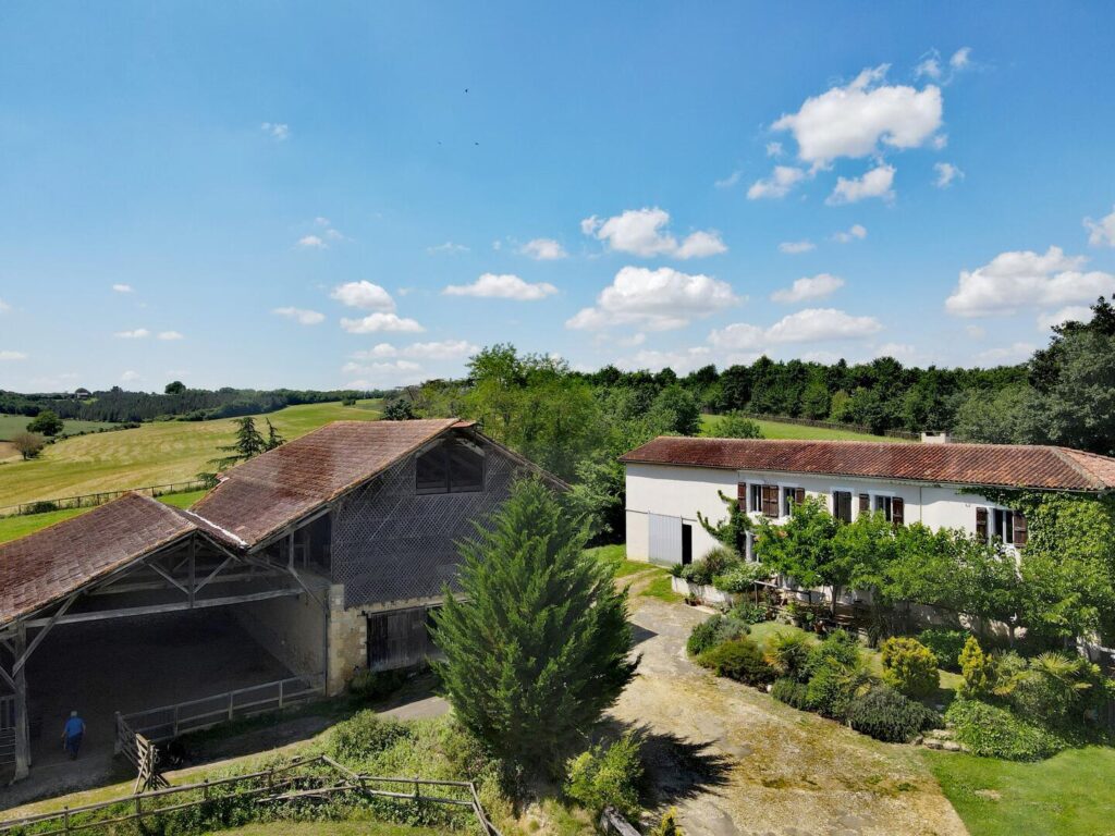 Très belle propriété au calme avec vues magnifiques, 2 maisons (fort… – Maison ancienne à MONTESQUIOU