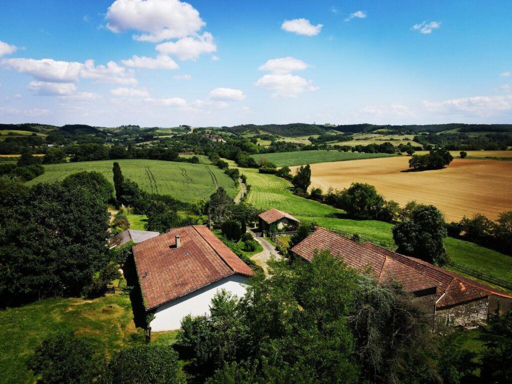 Très belle propriété au calme avec vues magnifiques, 2 maisons (fort… – Maison ancienne à MONTESQUIOU