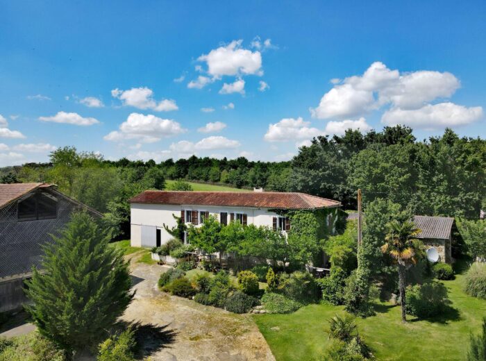 Très belle propriété au calme avec vues magnifiques, 2 maisons (fort… – Maison ancienne à MONTESQUIOU