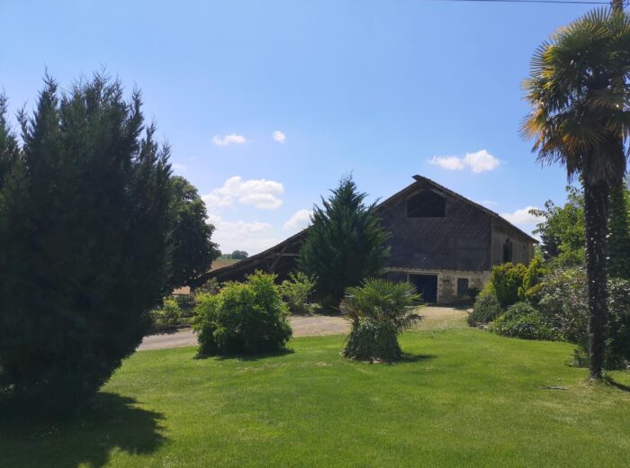 Très belle propriété au calme avec vues magnifiques, 2 maisons (fort… – Maison ancienne à MONTESQUIOU