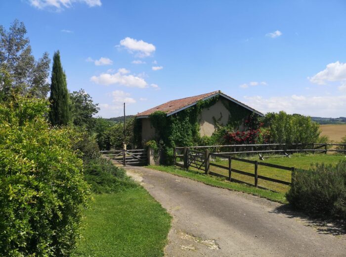 Très belle propriété au calme avec vues magnifiques, 2 maisons (fort… – Maison ancienne à MONTESQUIOU