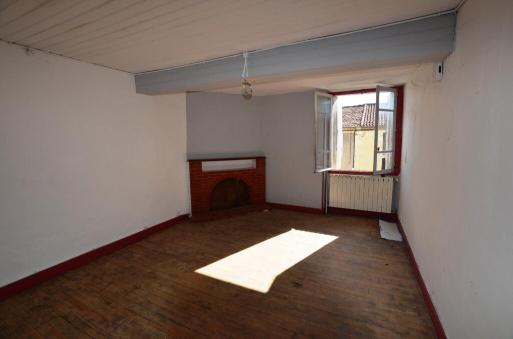 À vendre sur Vic-Fezensac, Gers: Maison à rénover entièrement (sauf… – Maison à rénover à Vic-Fezensac