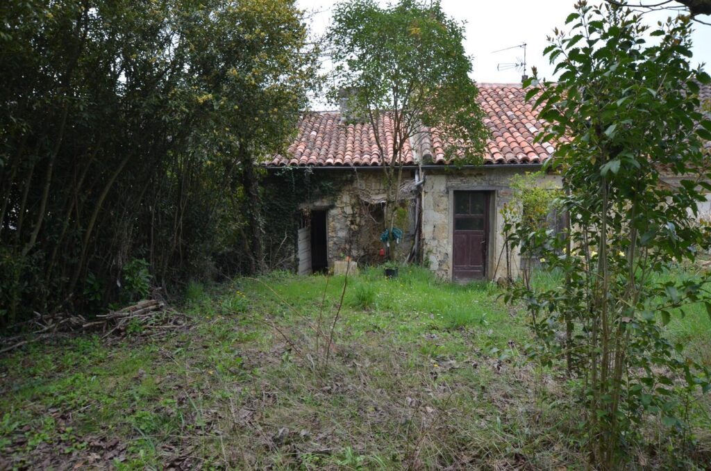 À vendre sur Vic-Fezensac, Gers: Maison à rénover entièrement (sauf… – Maison à rénover à Vic-Fezensac