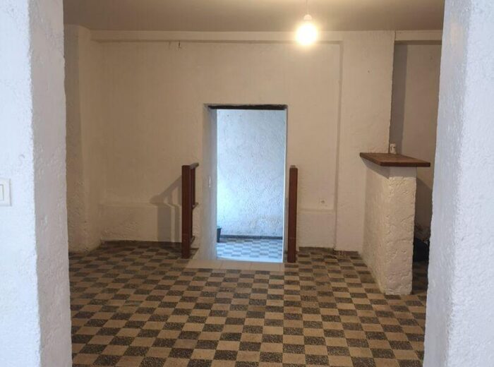 A vendre dans le village de Bassoues, Gers: Maison avec 3 chambres… – Maison ancienne à Bassoues