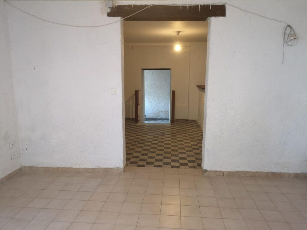 A vendre dans le village de Bassoues, Gers: Maison avec 3 chambres… – Maison ancienne à Bassoues