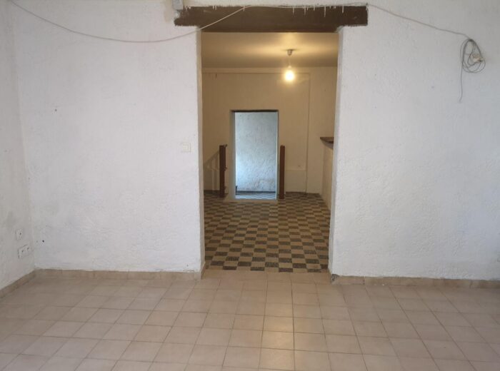 A vendre dans le village de Bassoues, Gers: Maison avec 3 chambres… – Maison ancienne à Bassoues
