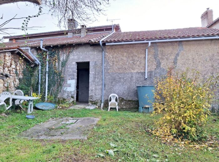 A vendre dans les Hautes-Pyrénées (65): située au cœur d&rsquo;un… – Maison ancienne à Pouy