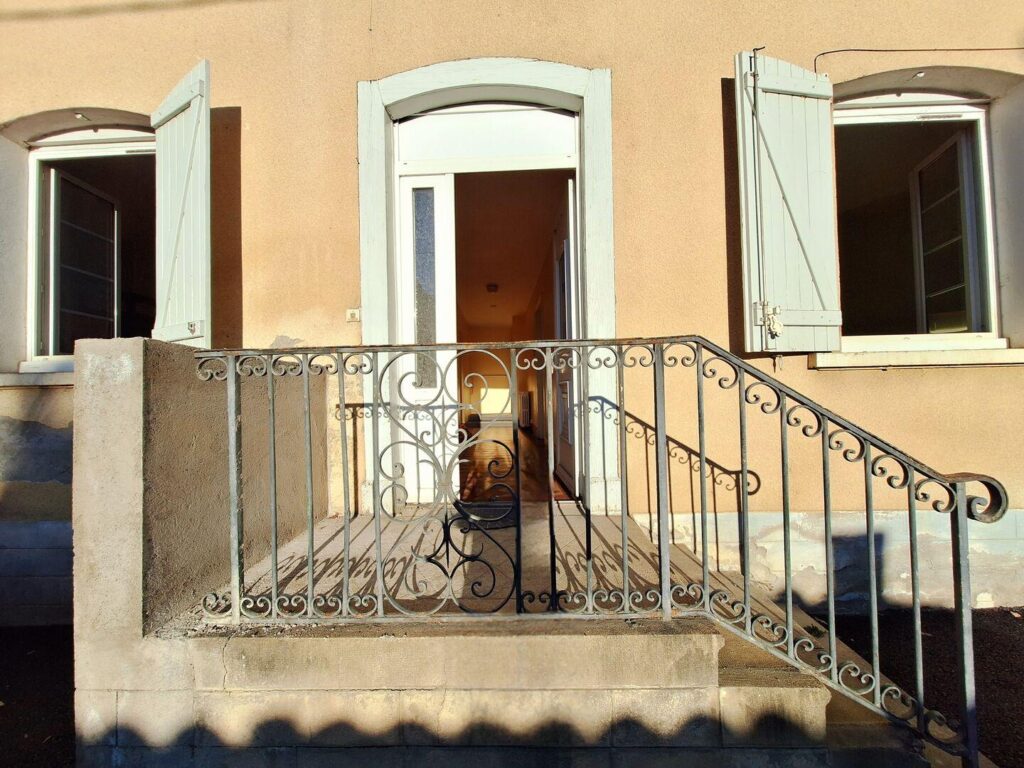 A vendre dans les Hautes-Pyrénées (65): située au cœur d&rsquo;un… – Maison ancienne à Pouy