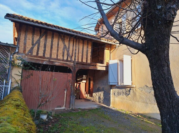 A vendre dans les Hautes-Pyrénées (65): située au cœur d&rsquo;un… – Maison ancienne à Pouy