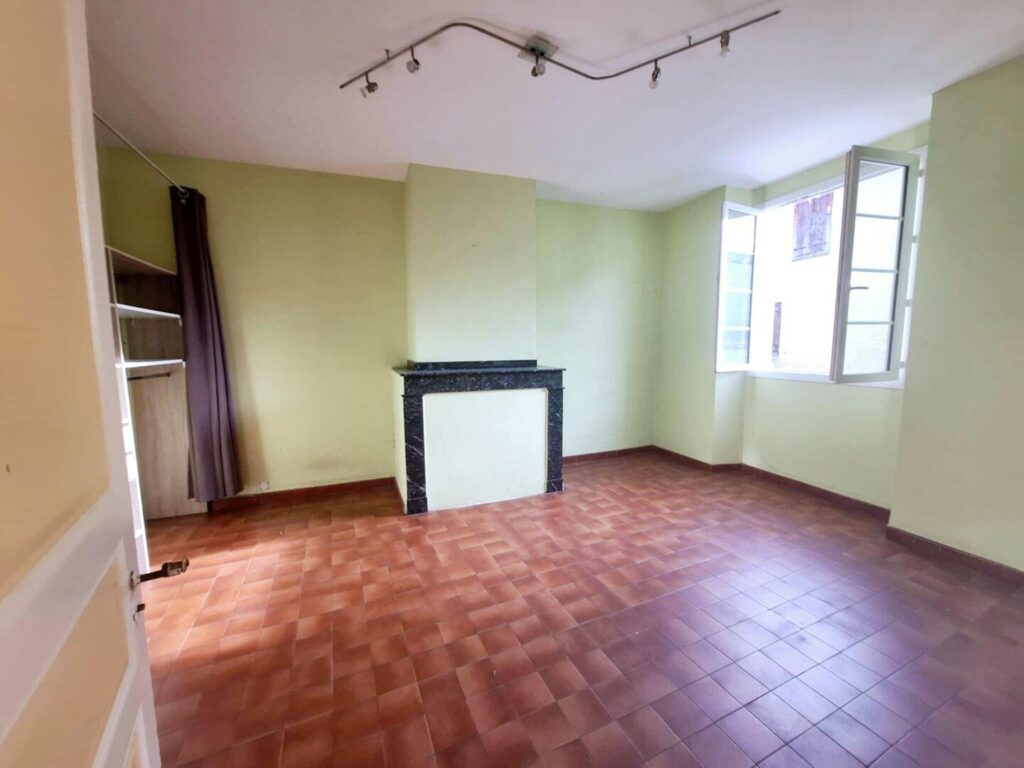 A vendre dans les Hautes-Pyrénées (65): située au cœur d&rsquo;un… – Maison ancienne à Pouy
