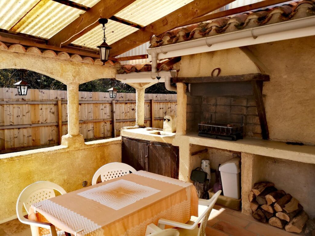 Superbe propriété spacieuse en pierre de 4/5 chambres, nécessitant… – Maison ancienne à Condom