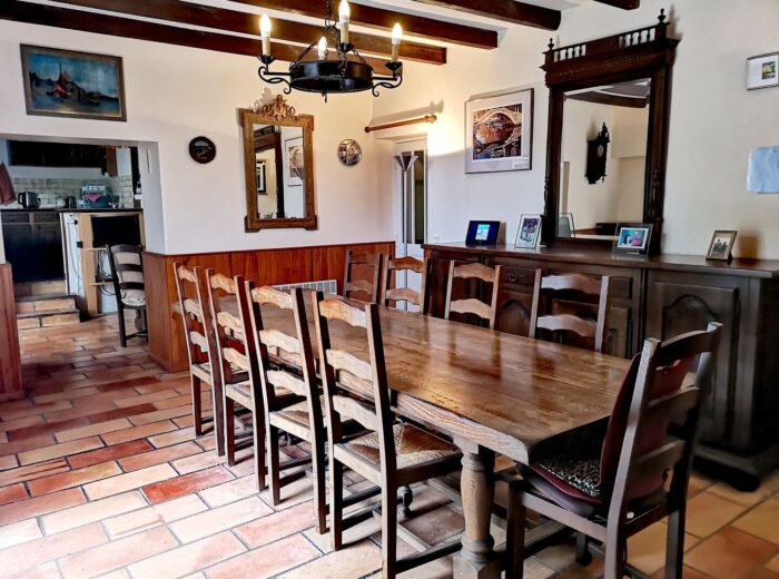 Superbe propriété spacieuse en pierre de 4/5 chambres, nécessitant… – Maison ancienne à Condom