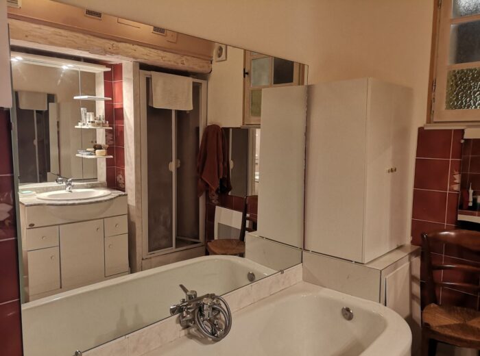 Superbe propriété spacieuse en pierre de 4/5 chambres, nécessitant… – Maison ancienne à Condom