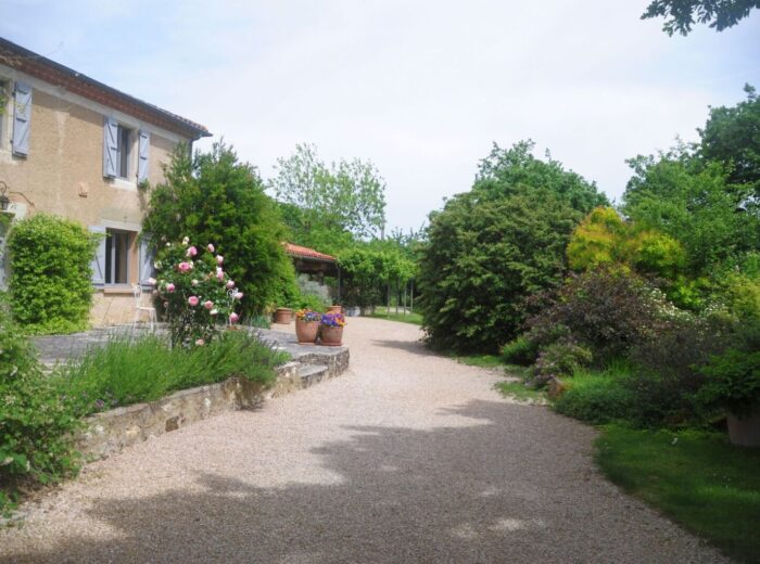 A vendre secteur d&rsquo;Auch: Sur une crête, maison gasconne avec… – Maison ancienne à BARRAN