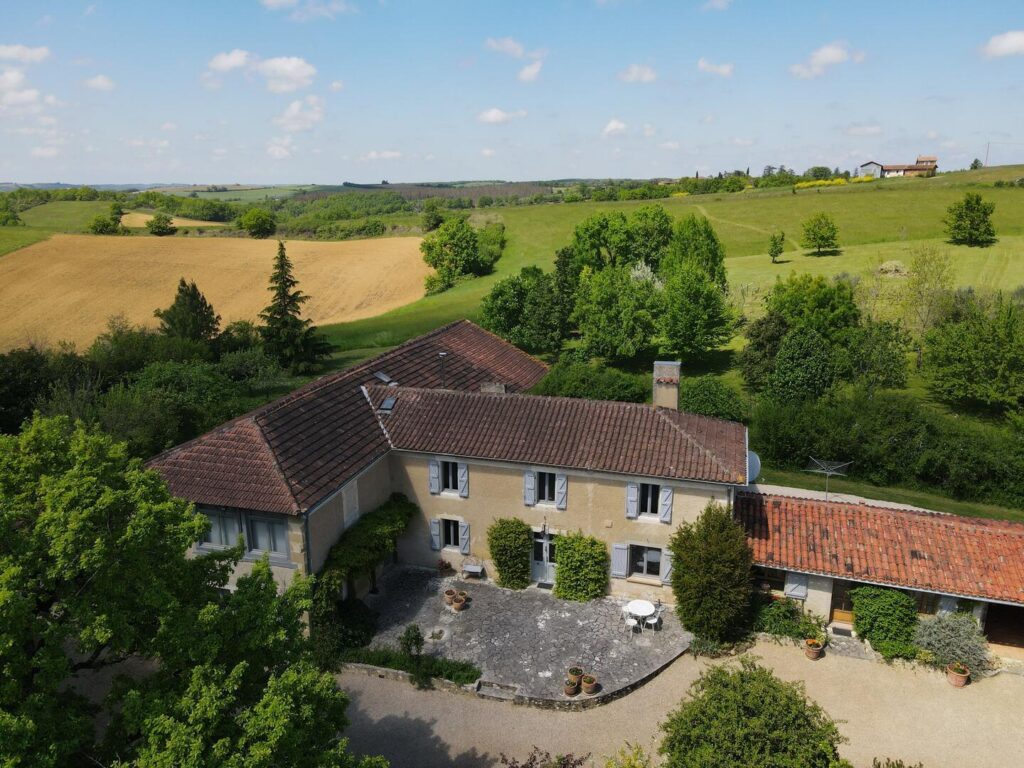 A vendre secteur d&rsquo;Auch: Sur une crête, maison gasconne avec… – Maison ancienne à BARRAN