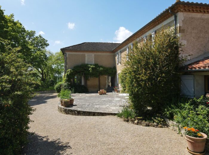 A vendre secteur d&rsquo;Auch: Sur une crête, maison gasconne avec… – Maison ancienne à BARRAN
