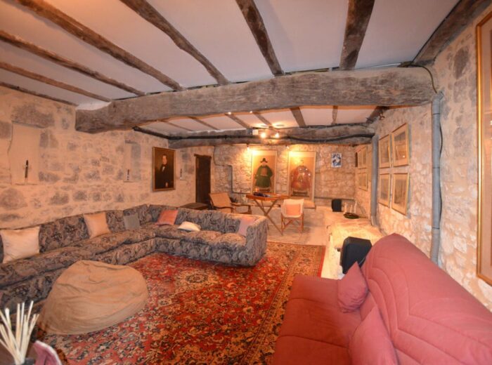 A vendre, Gers : Ancien presbytère entièrement rénové au coeur… – Moulin ou presbytère à MONTREAL DU GERS