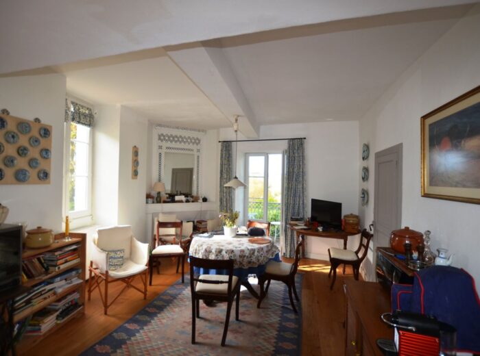 A vendre, Gers : Ancien presbytère entièrement rénové au coeur… – Moulin ou presbytère à MONTREAL DU GERS