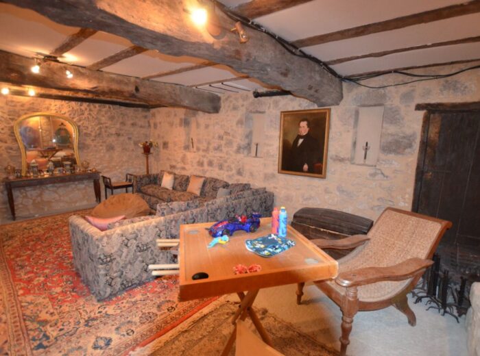 A vendre, Gers : Ancien presbytère entièrement rénové au coeur… – Moulin ou presbytère à MONTREAL DU GERS