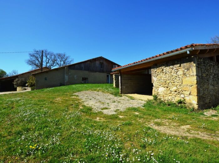 A vendre, secteur de Vic-Fezensac, Gers : Ensemble immobilier avec… – Maison ancienne rénovée à Vic-Fezensac