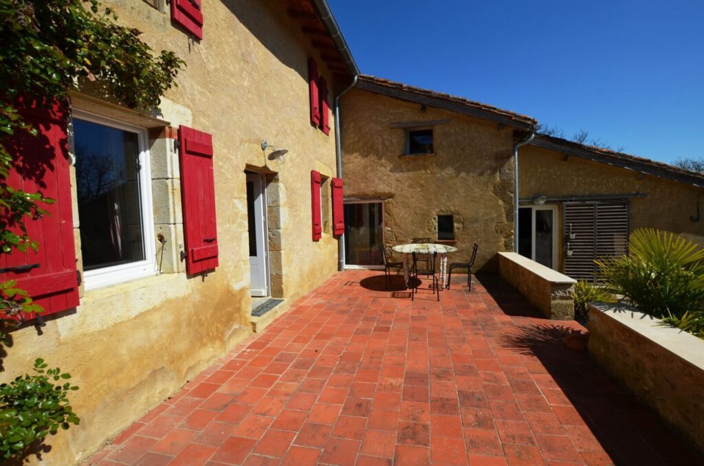 A vendre, secteur de Vic-Fezensac, Gers : Ensemble immobilier avec… – Maison ancienne rénovée à Vic-Fezensac