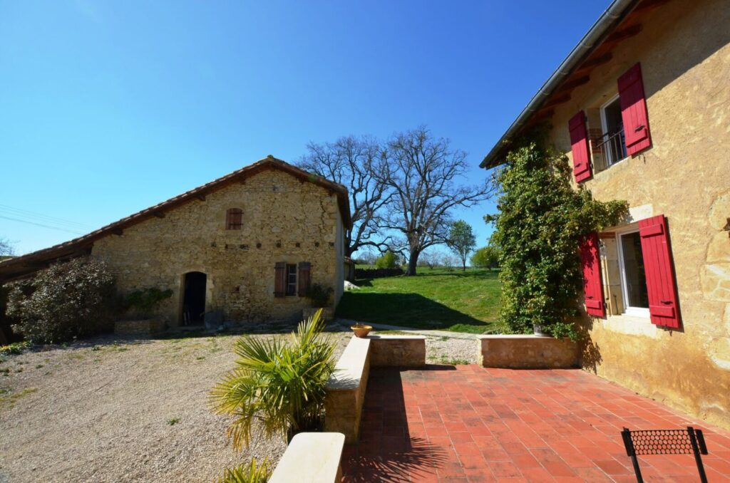 A vendre, secteur de Vic-Fezensac, Gers : Ensemble immobilier avec… – Maison ancienne rénovée à Vic-Fezensac
