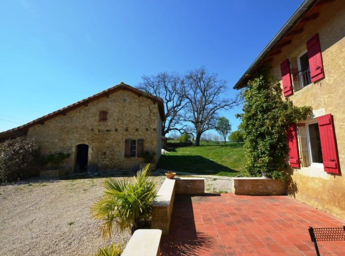 A vendre, secteur de Vic-Fezensac, Gers : Ensemble immobilier avec… – Maison ancienne rénovée à Vic-Fezensac