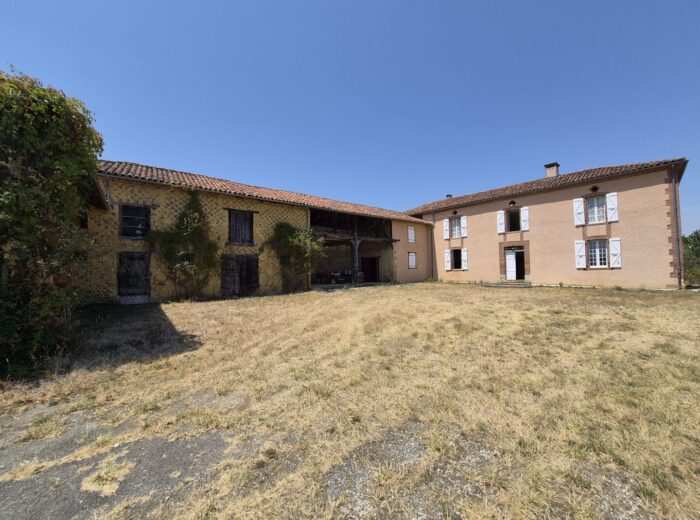 À vendre, proche Trie-sur-Baïse (Hautes-Pyrénées): maison gasconne… – Corps de ferme à CUELAS