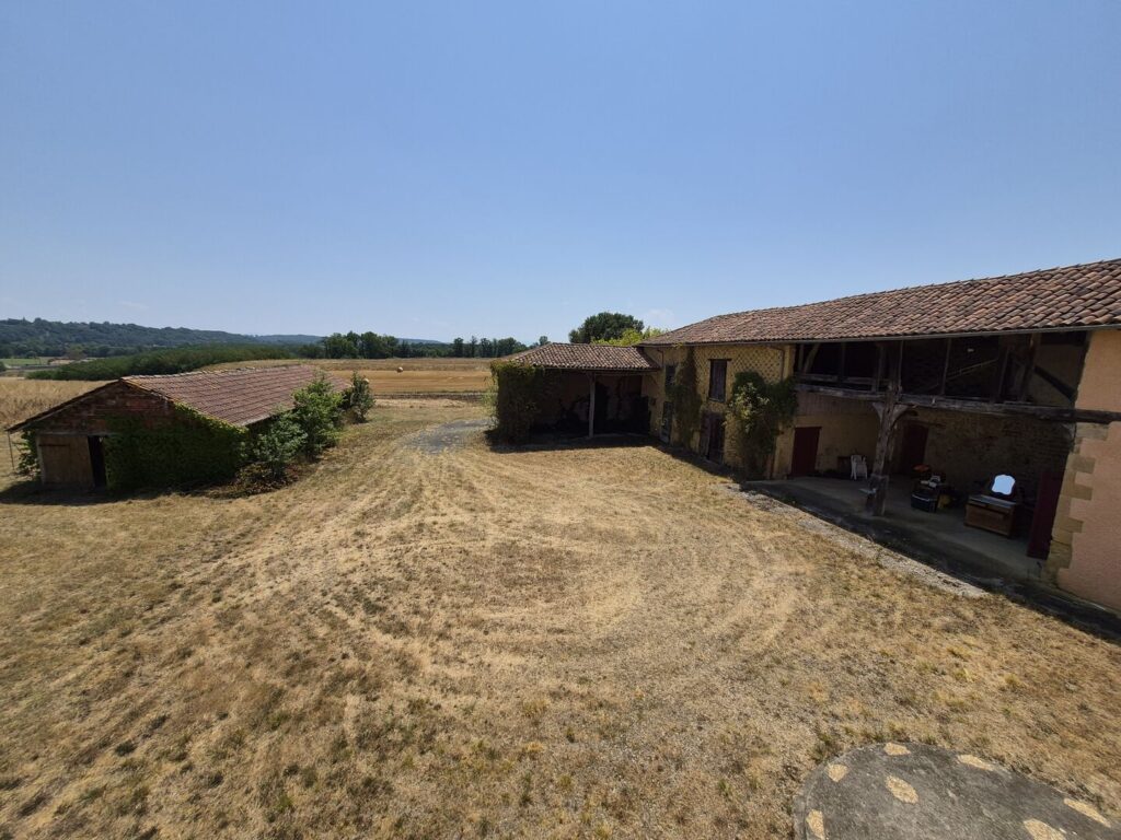 À vendre, proche Trie-sur-Baïse (Hautes-Pyrénées): maison gasconne… – Corps de ferme à CUELAS