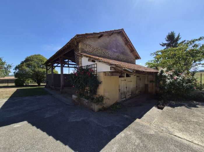 À vendre, proche de Trie-sur-Baïse (Hautes-Pyrénées): maison gasconne… – Maison ancienne à BONNEFONT