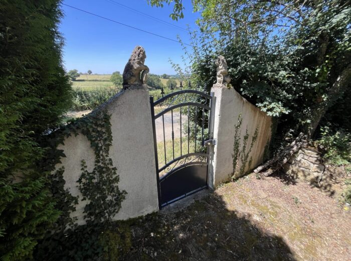 Ensemble immobilier avec gîte indépendant. piscine et vue dégagée –… – Maison ancienne à Saint-Péreuse