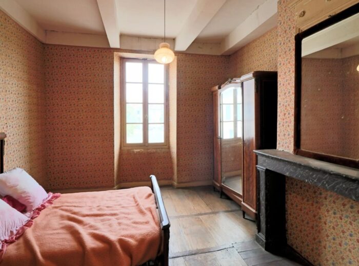 Grande maison de caractère/immeuble de rapport comprenant 7 chambres – Maison de caractère à Maubourguet