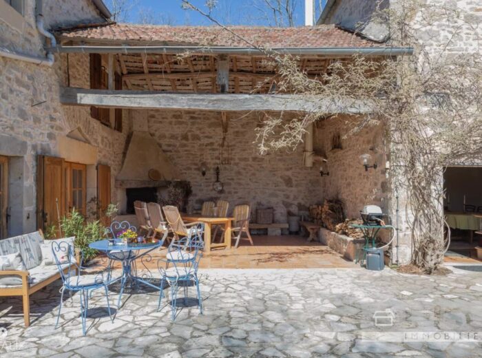 Belle maison avec dépendance, jardin et piscine – Maison ancienne à Verfeil