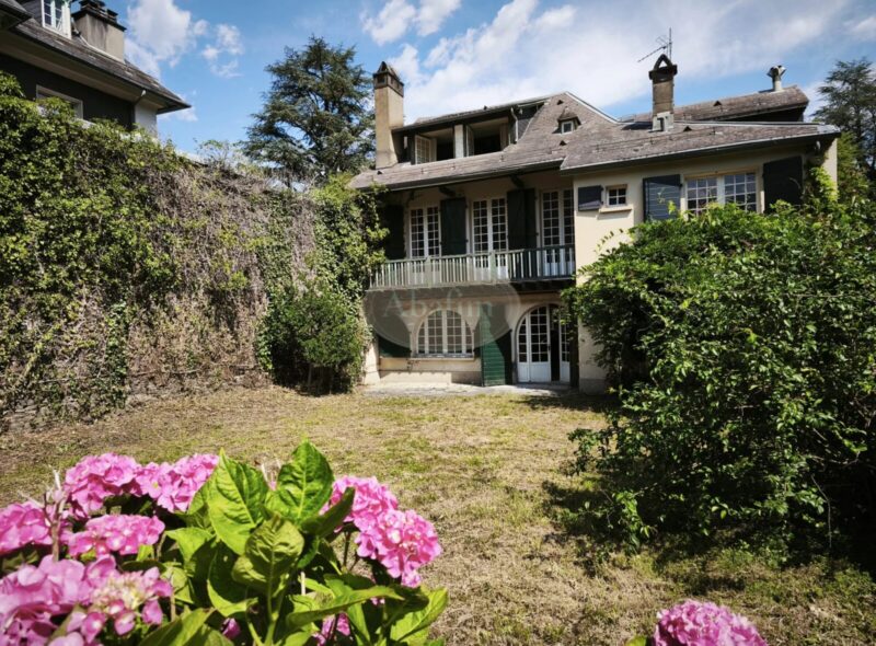 Maison à rénover avec dépendances à Bagnères-de-Luchon
