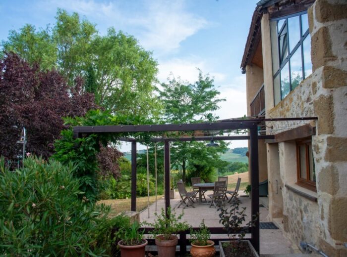 Une charmante ferme gasconne avec une vue imprenable sur les Pyrénées. – Maison ancienne à Laveraët