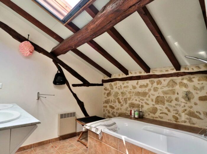 Une charmante ferme gasconne avec une vue imprenable sur les Pyrénées. – Maison ancienne à Laveraët